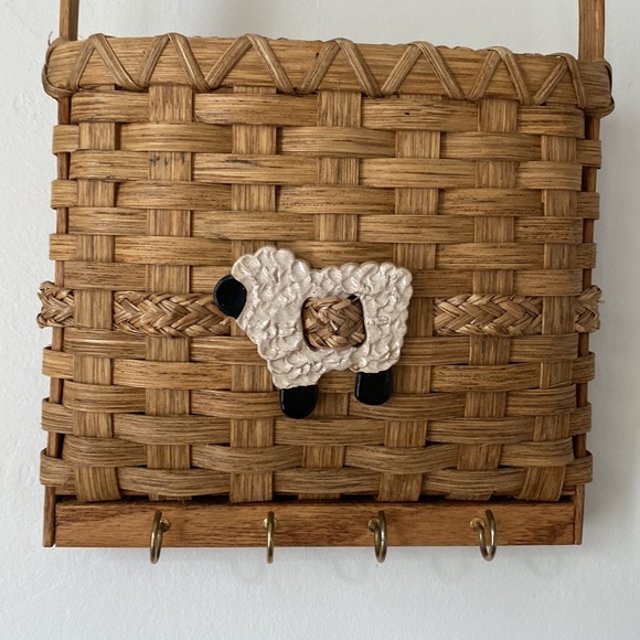 Wall Organizer Key and Letter Basket - Picture 3 of 7